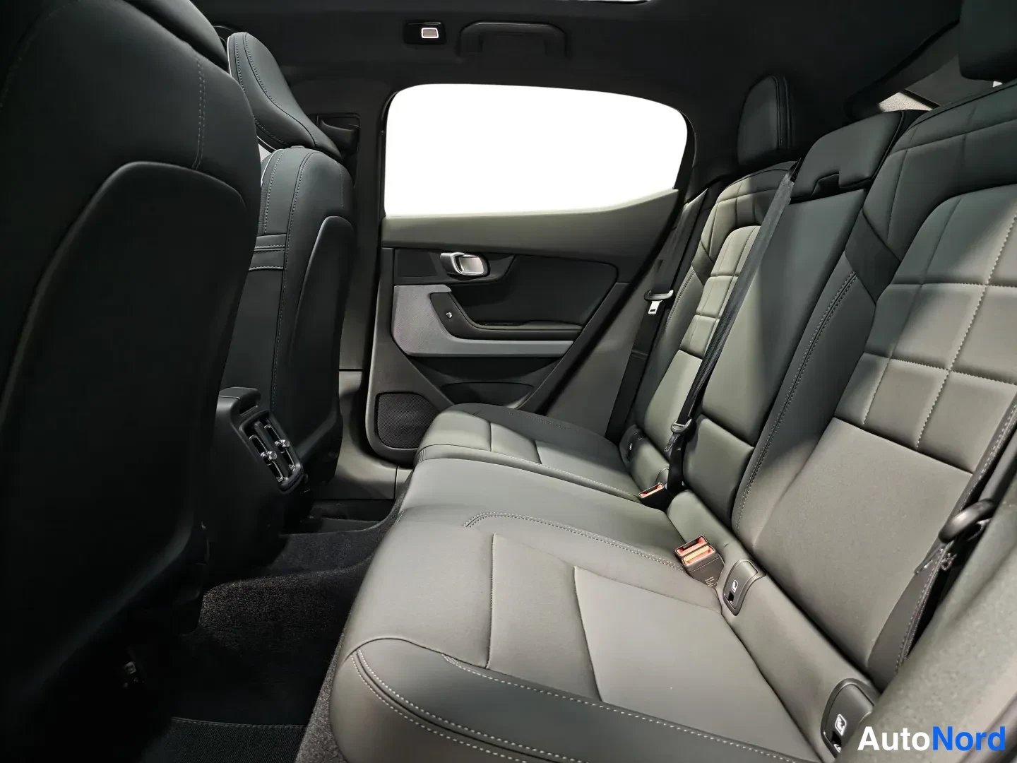 Grey Polestar 2 2026, photo 9