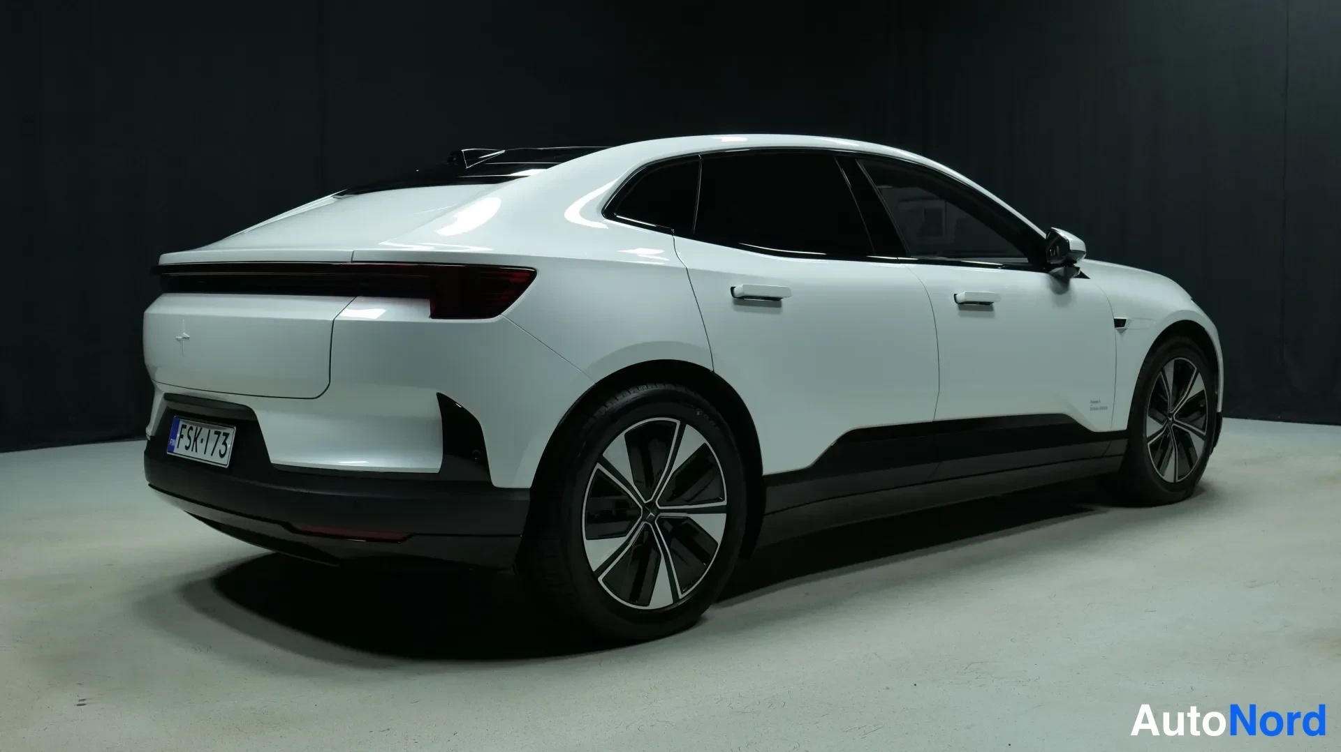White Polestar 4 2026, rear three-quarter, photo 4
