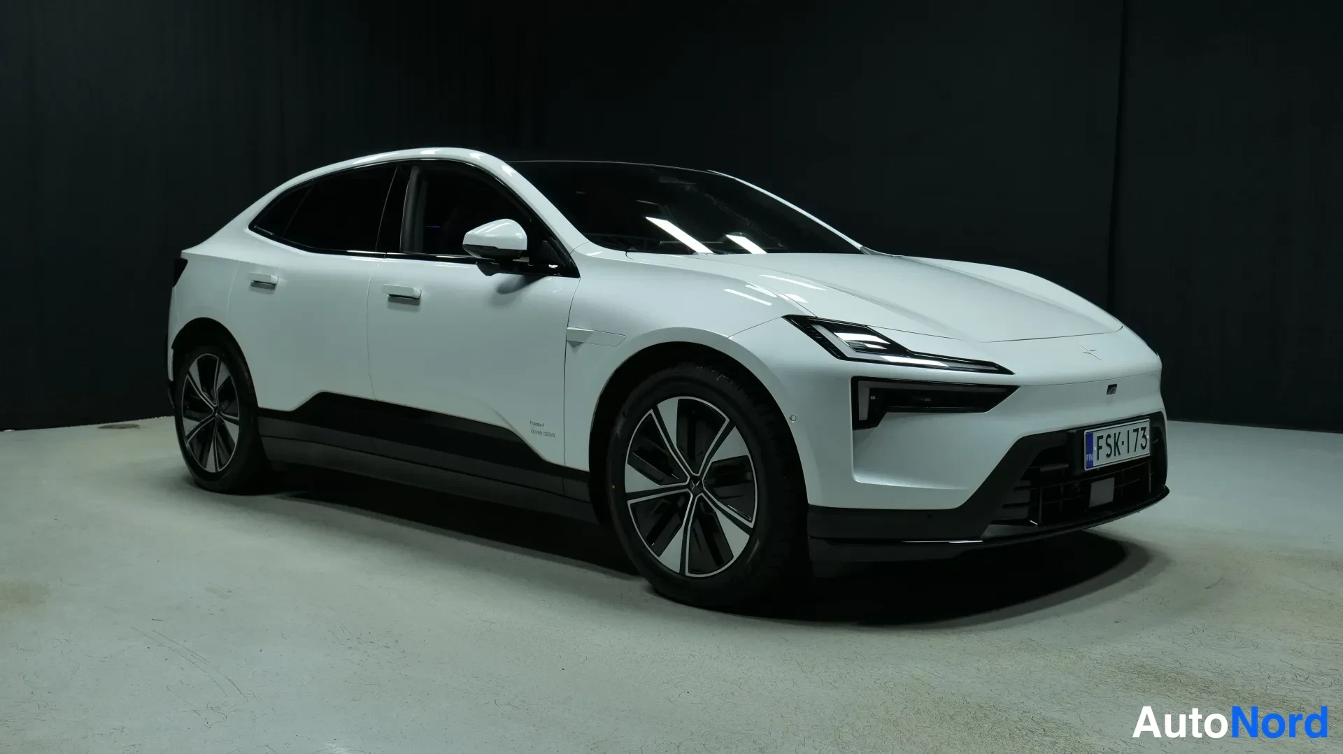 White Polestar 4 2026, front three-quarter, nose to the right, photo 2