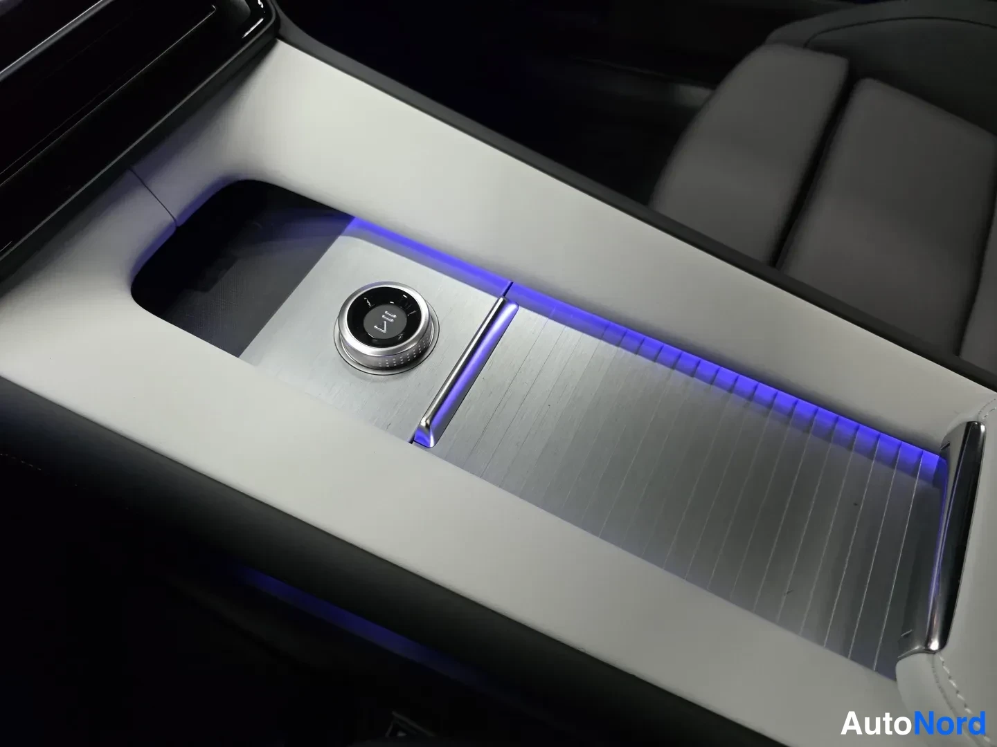 Grey Polestar 4 2026, photo 17