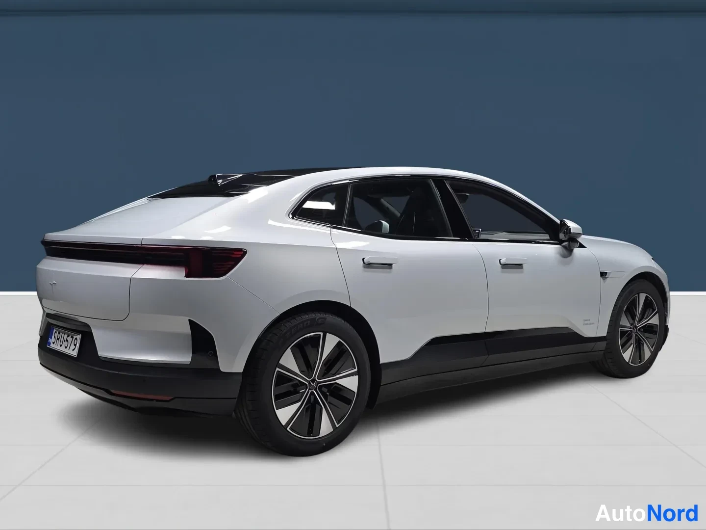 Grey Polestar 4 2026, rear three-quarter, photo 4