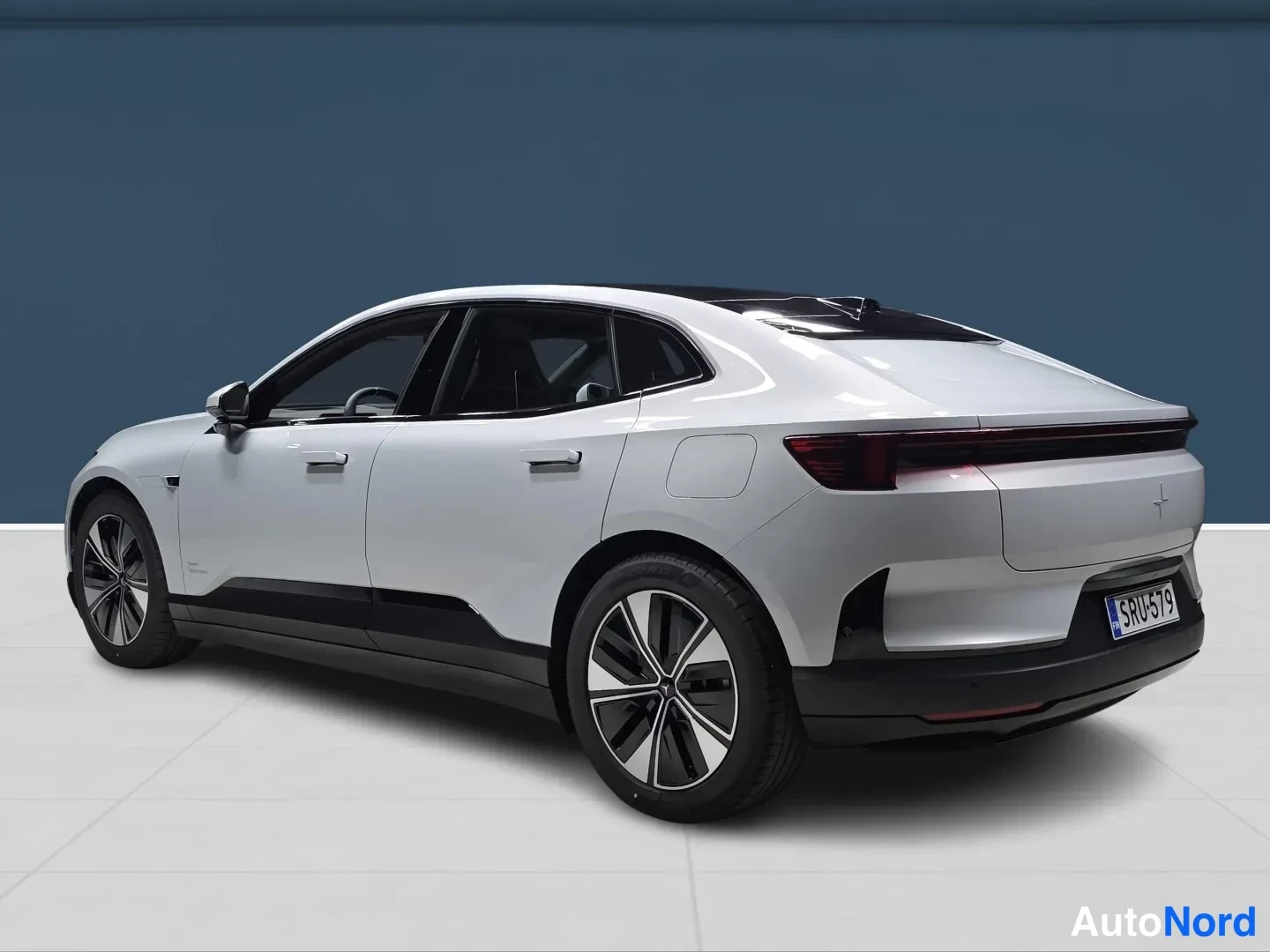 Grey Polestar 4 2026, rear three-quarter, photo 5