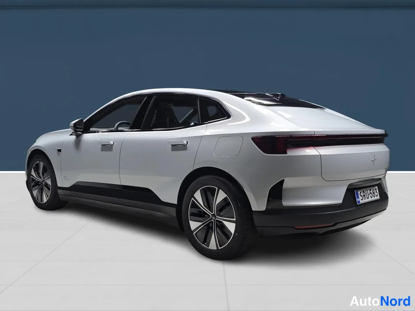 Grey Polestar 4 2026, rear three-quarter, photo 5