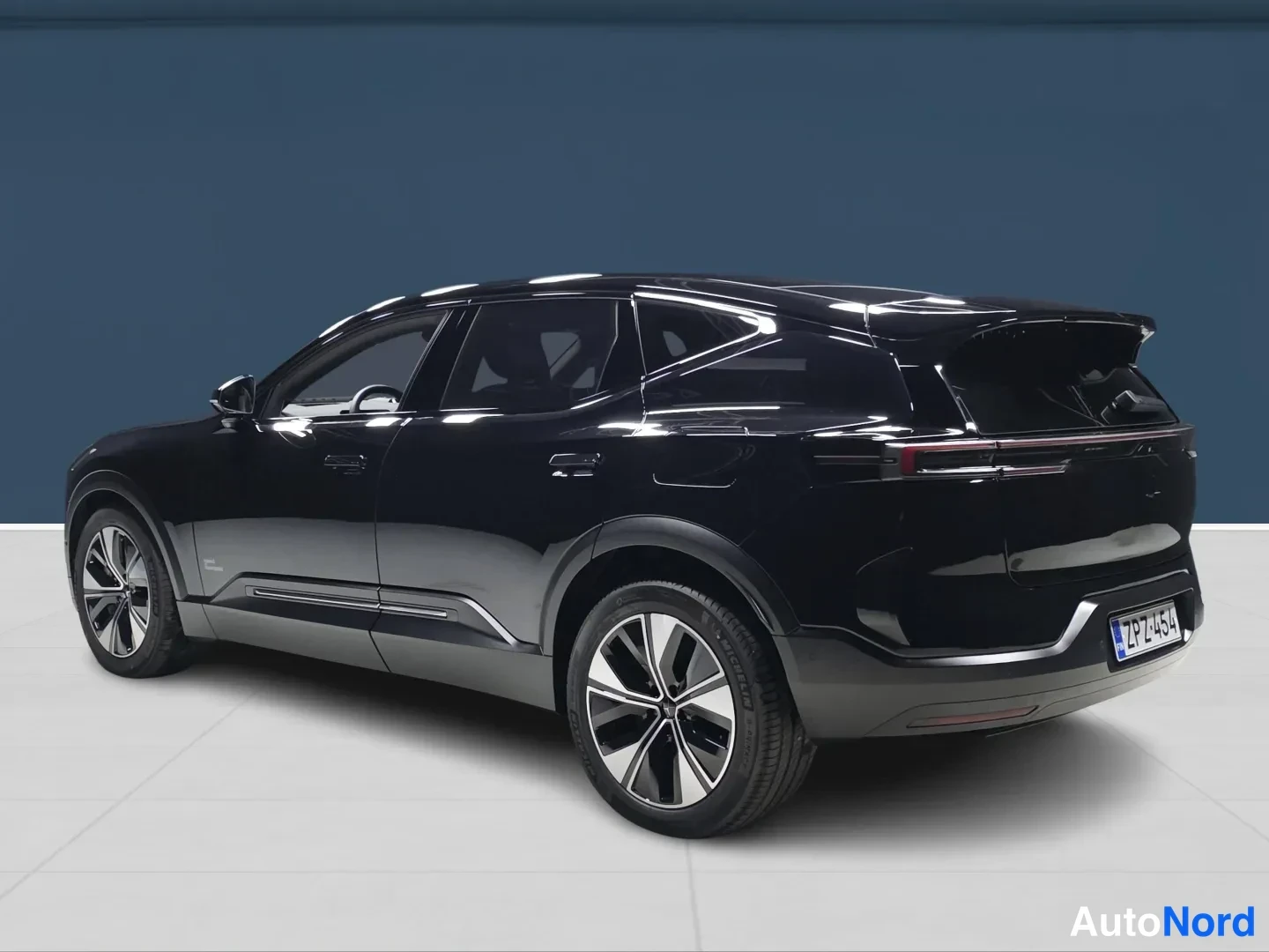 Black Polestar 3 2026, rear three-quarter, photo 5