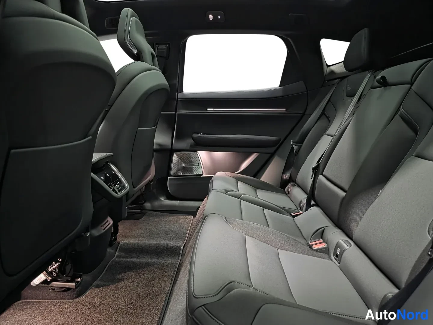 Black Polestar 3 2026, photo 10