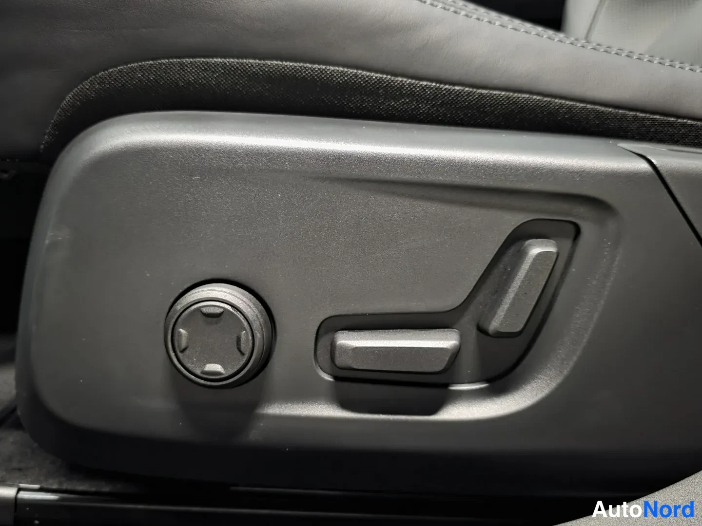 Grey Polestar 2 2026, photo 14