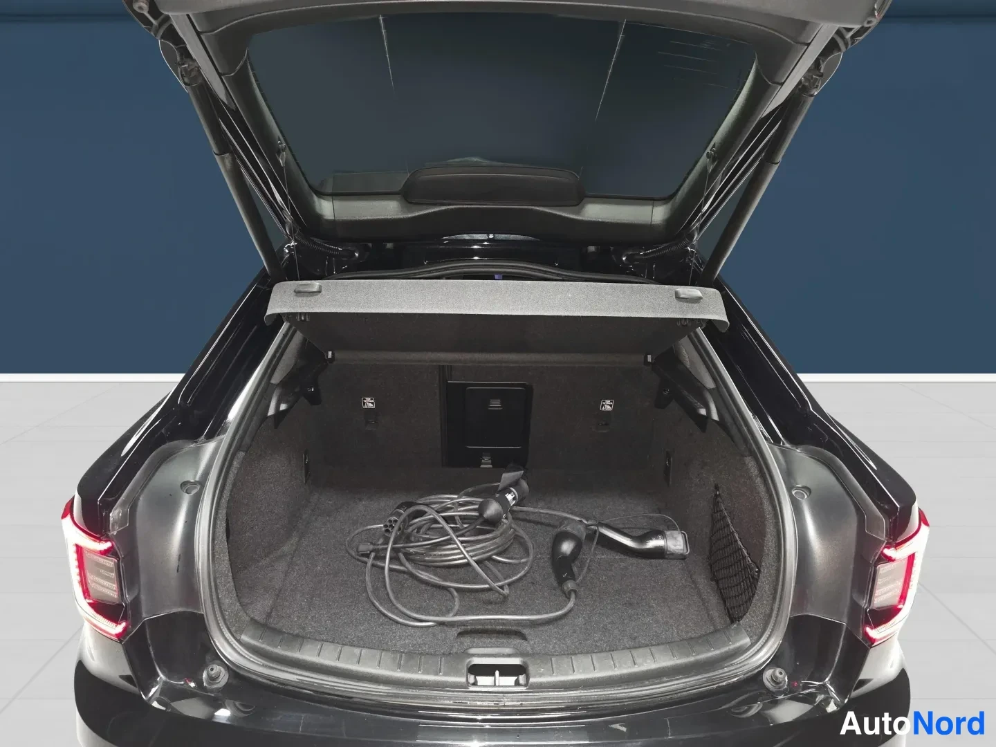 Black Polestar 2 2023, photo 9