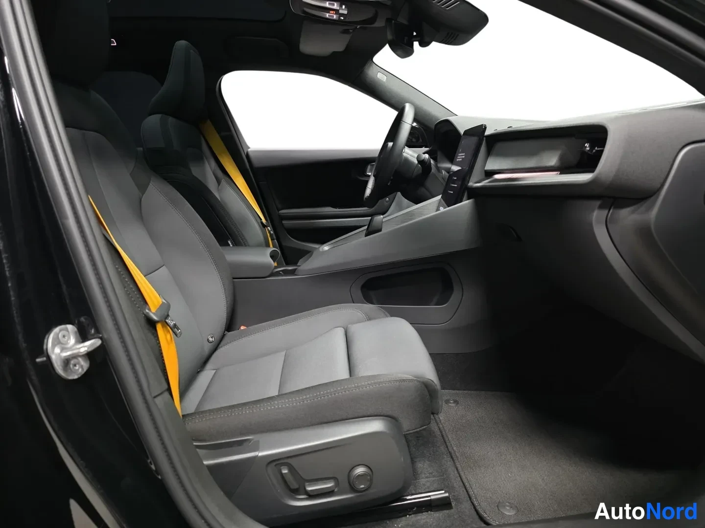 Black Polestar 2 2023, photo 20