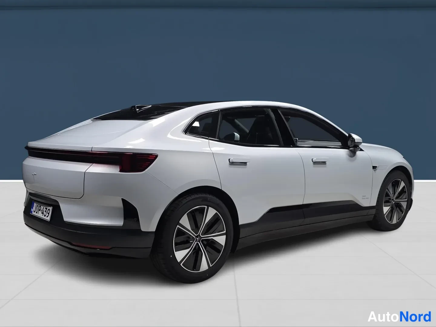 Grey Polestar 4 2026, rear three-quarter, photo 5