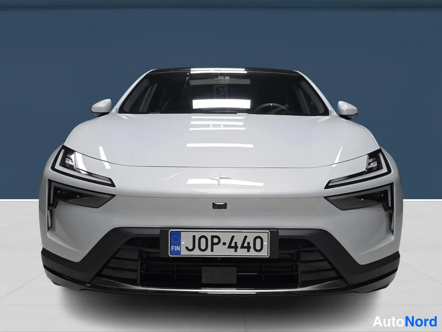 Harmaa Polestar 4 2026, edestä, kuva 3