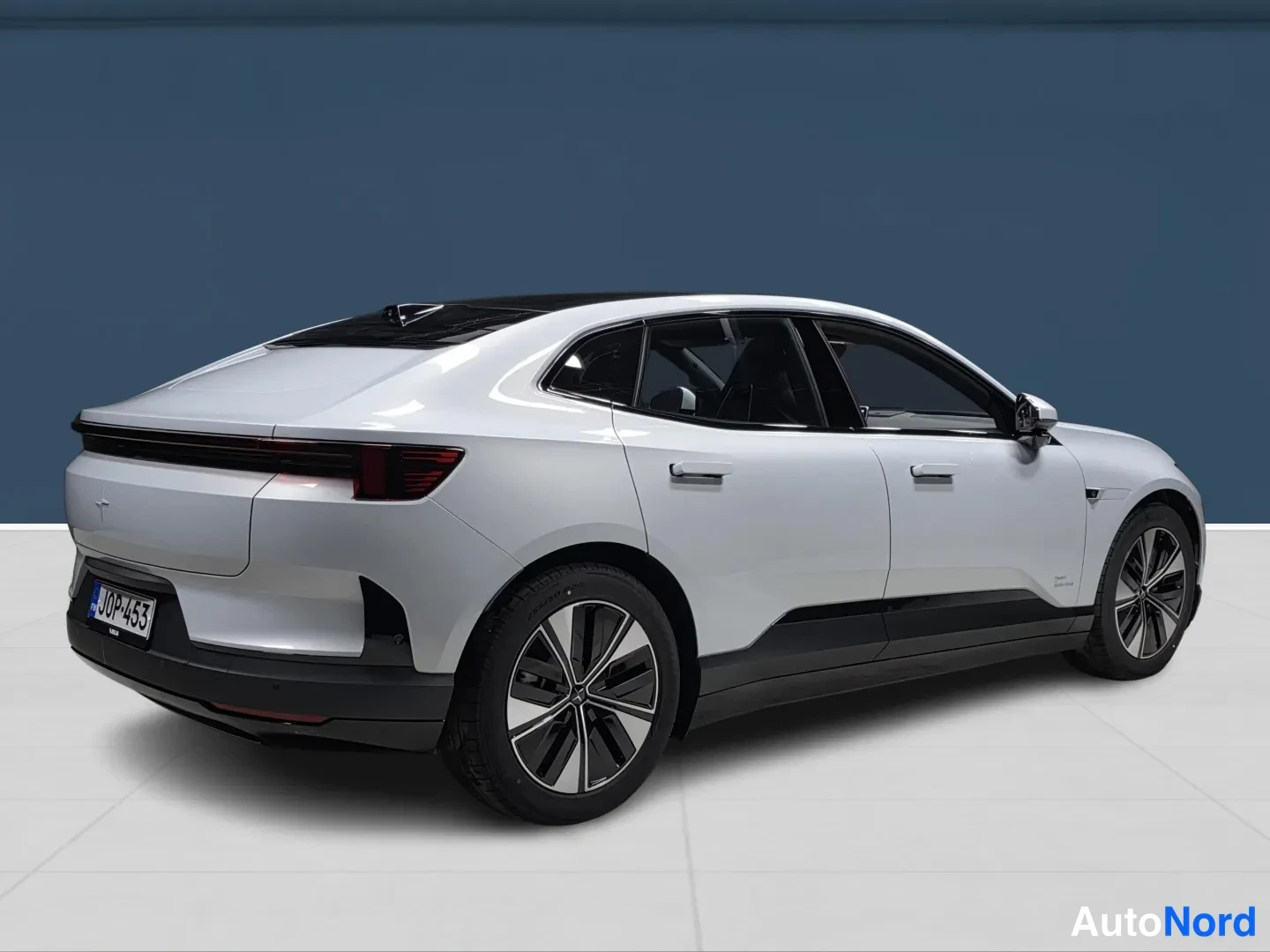 Grey Polestar 4 2026, rear three-quarter, photo 4