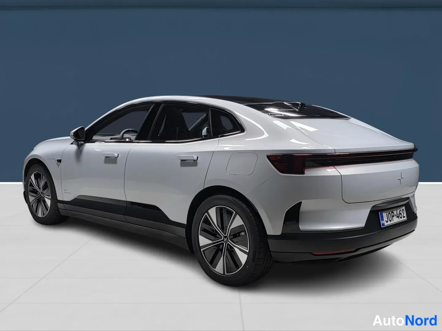 Grey Polestar 4 2026, rear three-quarter, photo 5