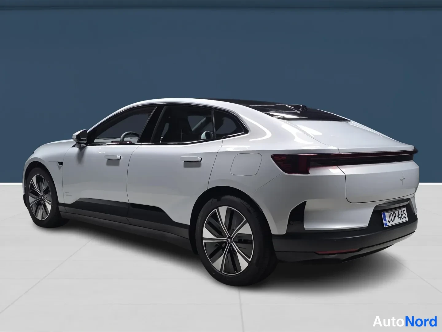 Grey Polestar 4 2026, rear three-quarter, photo 5