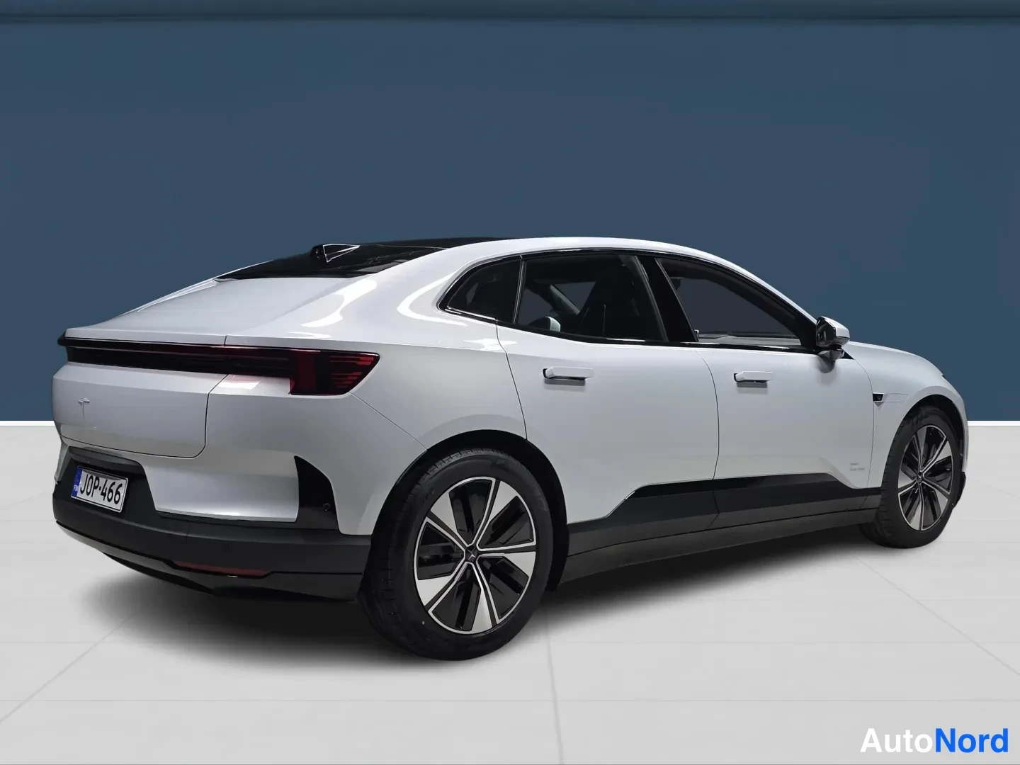 Grey Polestar 4 2026, rear three-quarter, photo 4