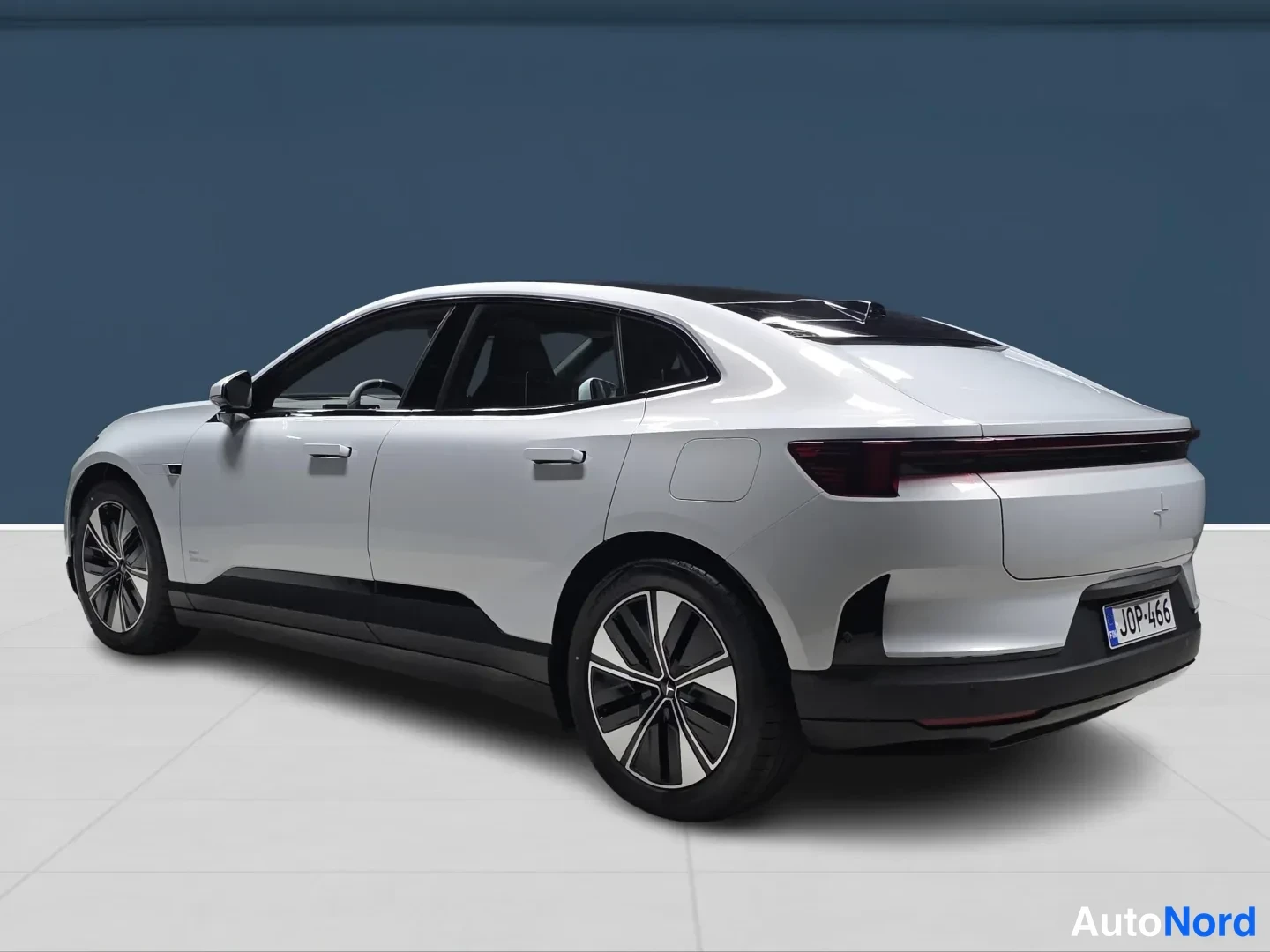 Grey Polestar 4 2026, rear three-quarter, photo 5