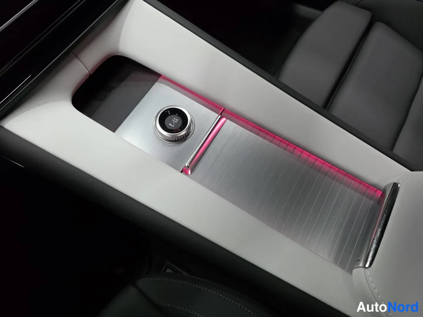 Grey Polestar 4 2026, photo 17