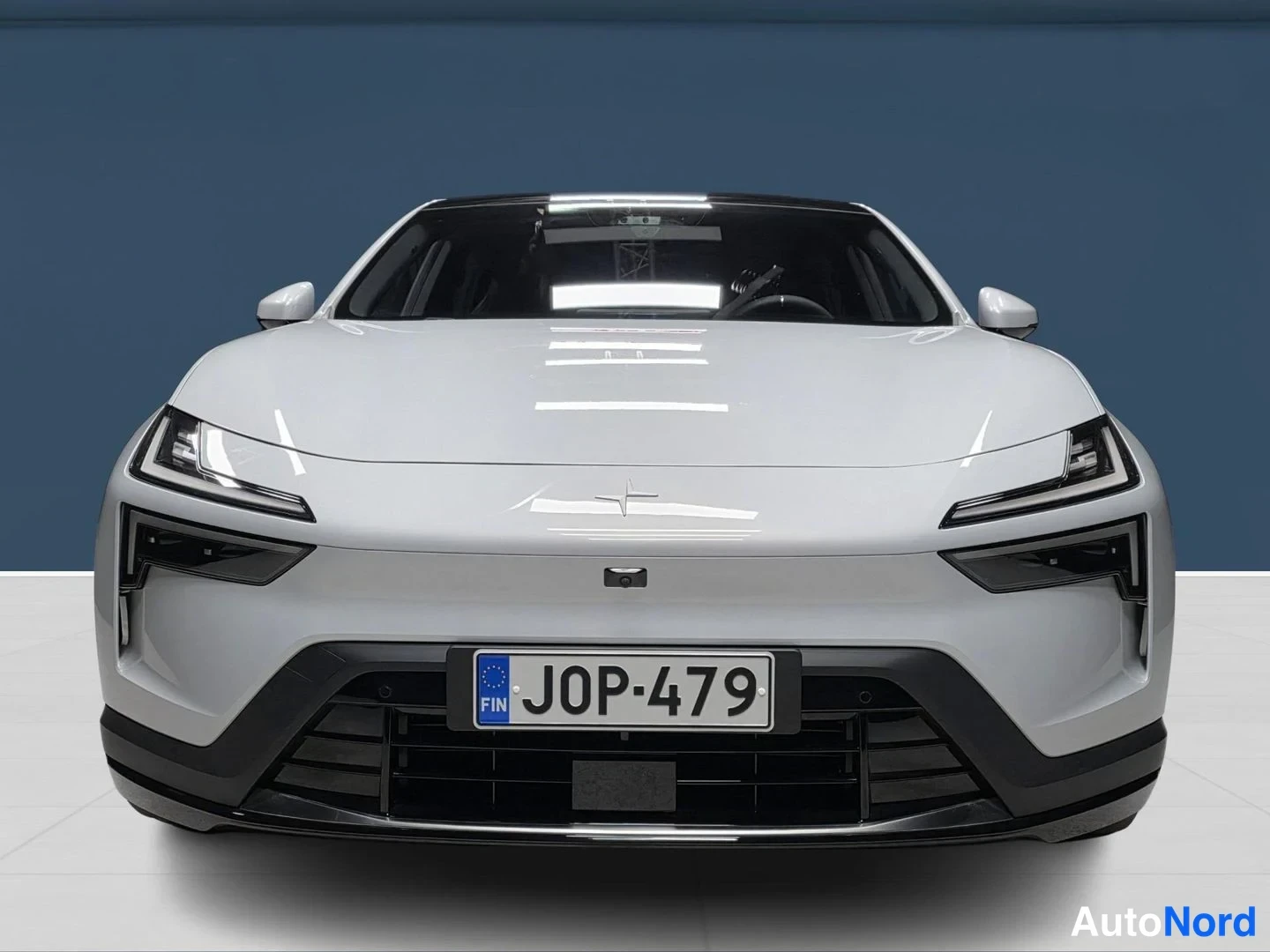 Harmaa Polestar 4 2026, edestä, kuva 4