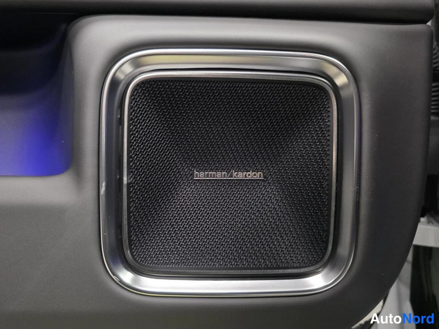 Harmaa Polestar 4 2026, kuva 17