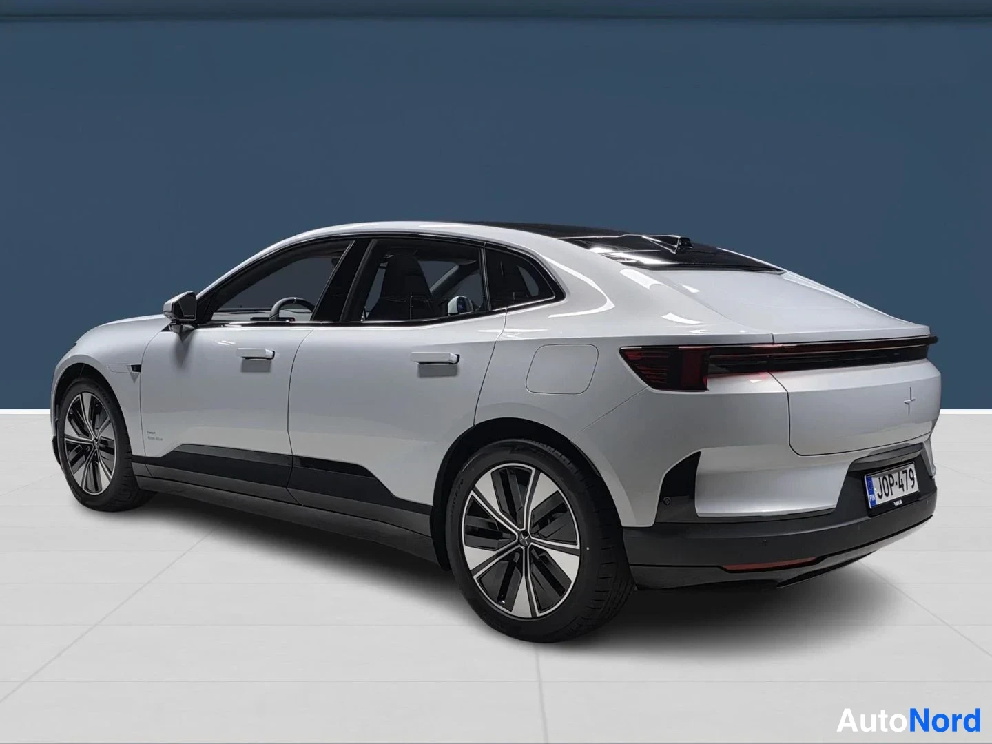 Harmaa Polestar 4 2026, takaviisto, kuva 6