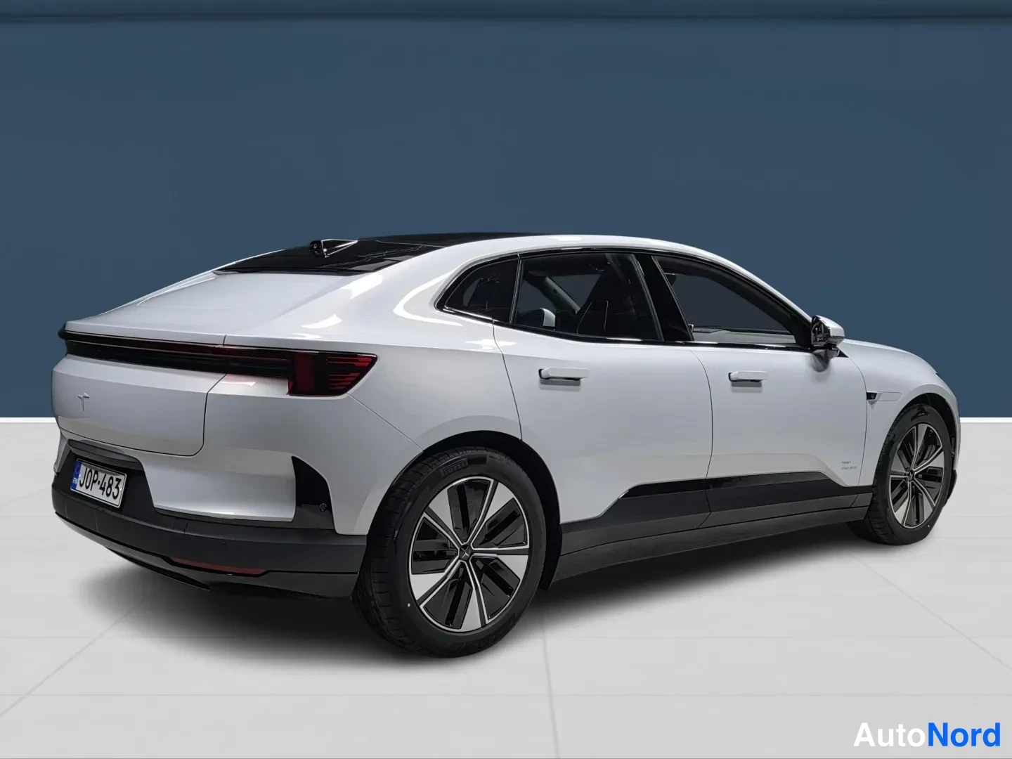 Grey Polestar 4 2026, rear three-quarter, photo 4