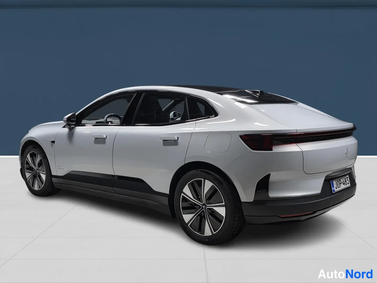 Grey Polestar 4 2026, rear three-quarter, photo 5
