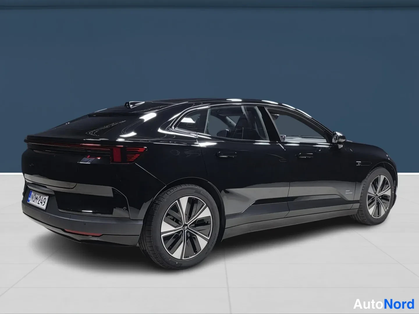 Black Polestar 4 2026, rear three-quarter, photo 7