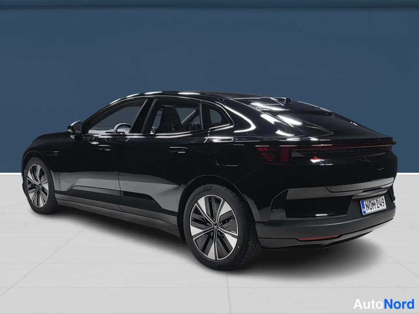 Black Polestar 4 2026, rear three-quarter, photo 8