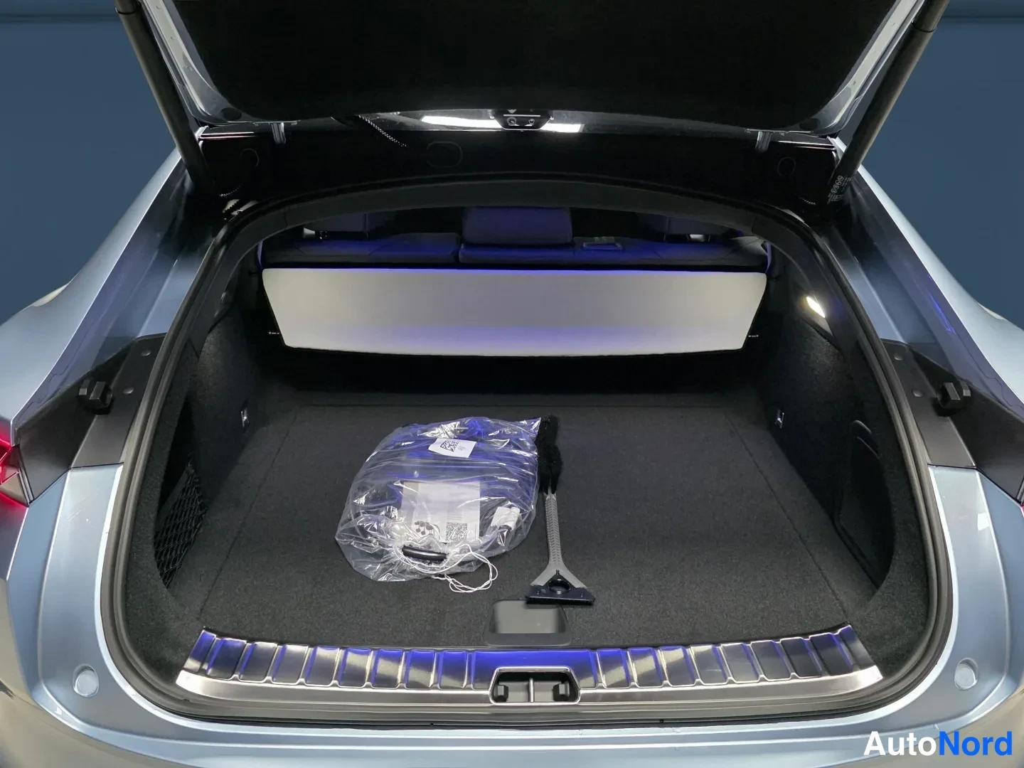 Sininen Polestar 4 2026, kuva 11