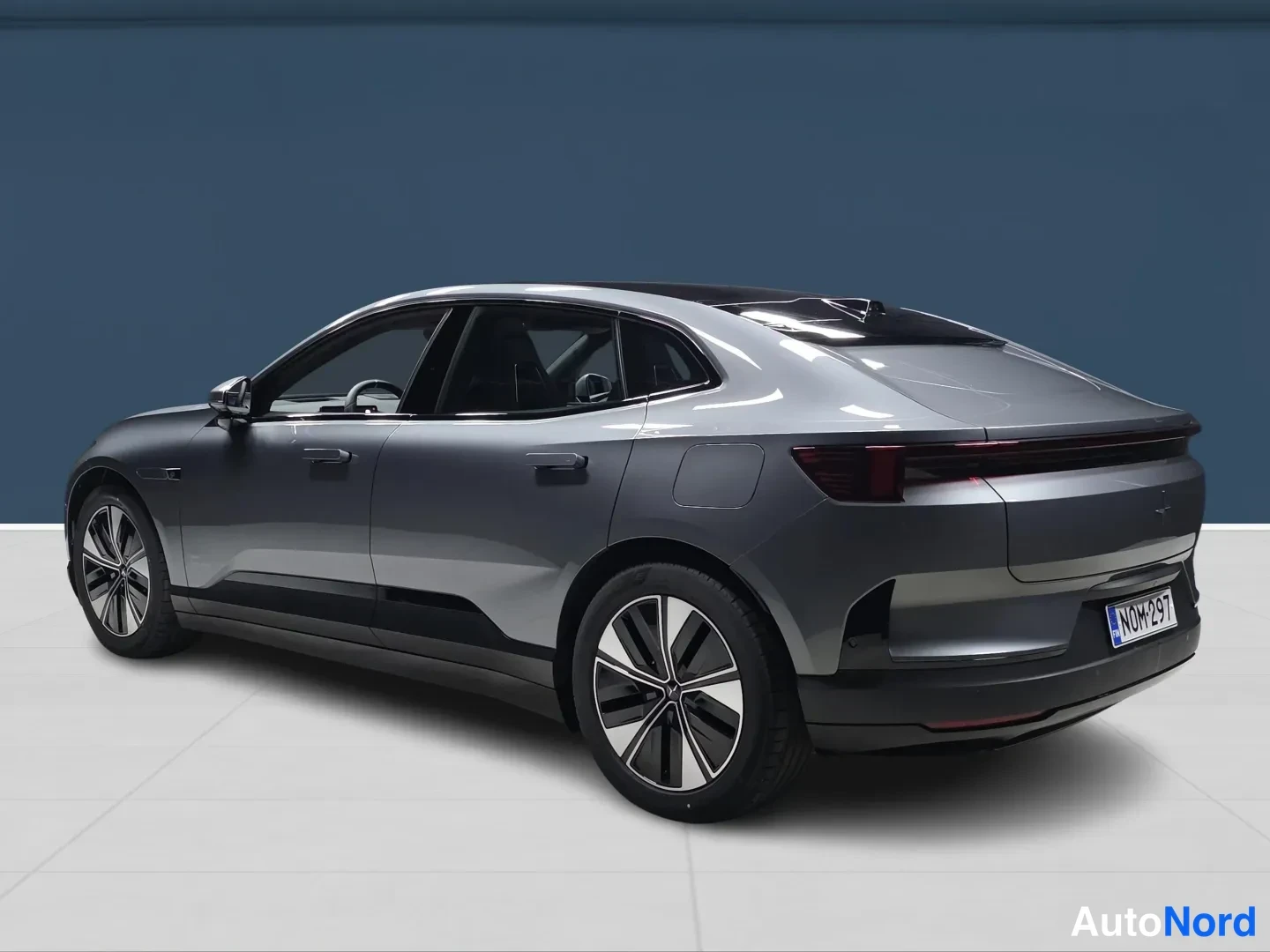 Grey Polestar 4 2026, rear three-quarter, photo 5