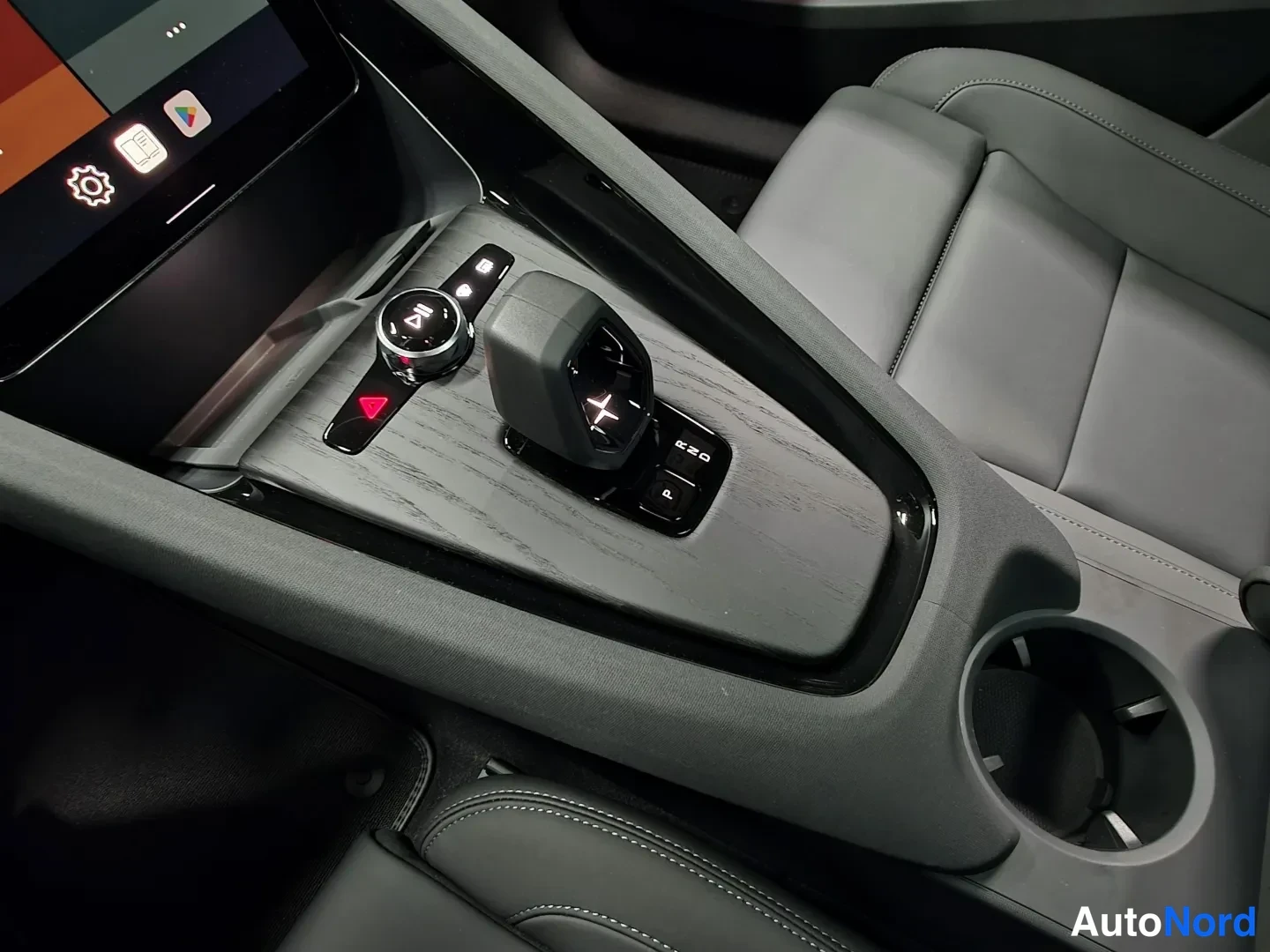 Grey Polestar 2 2026, photo 12