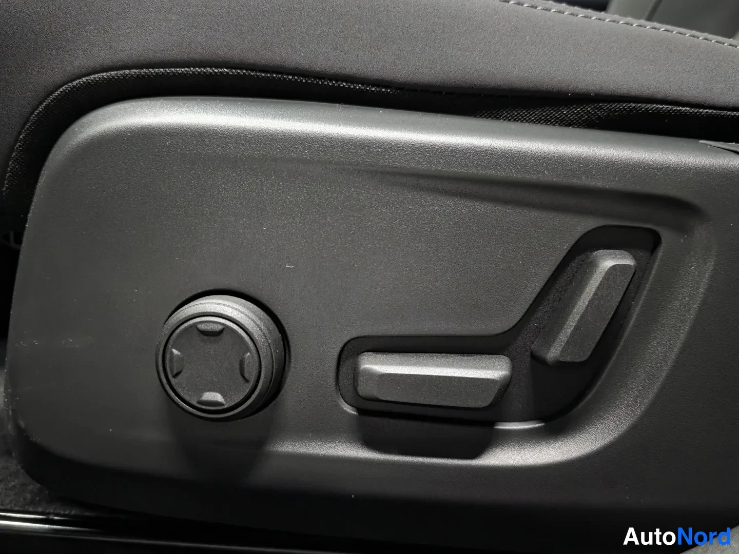 Grey Polestar 2 2026, photo 13
