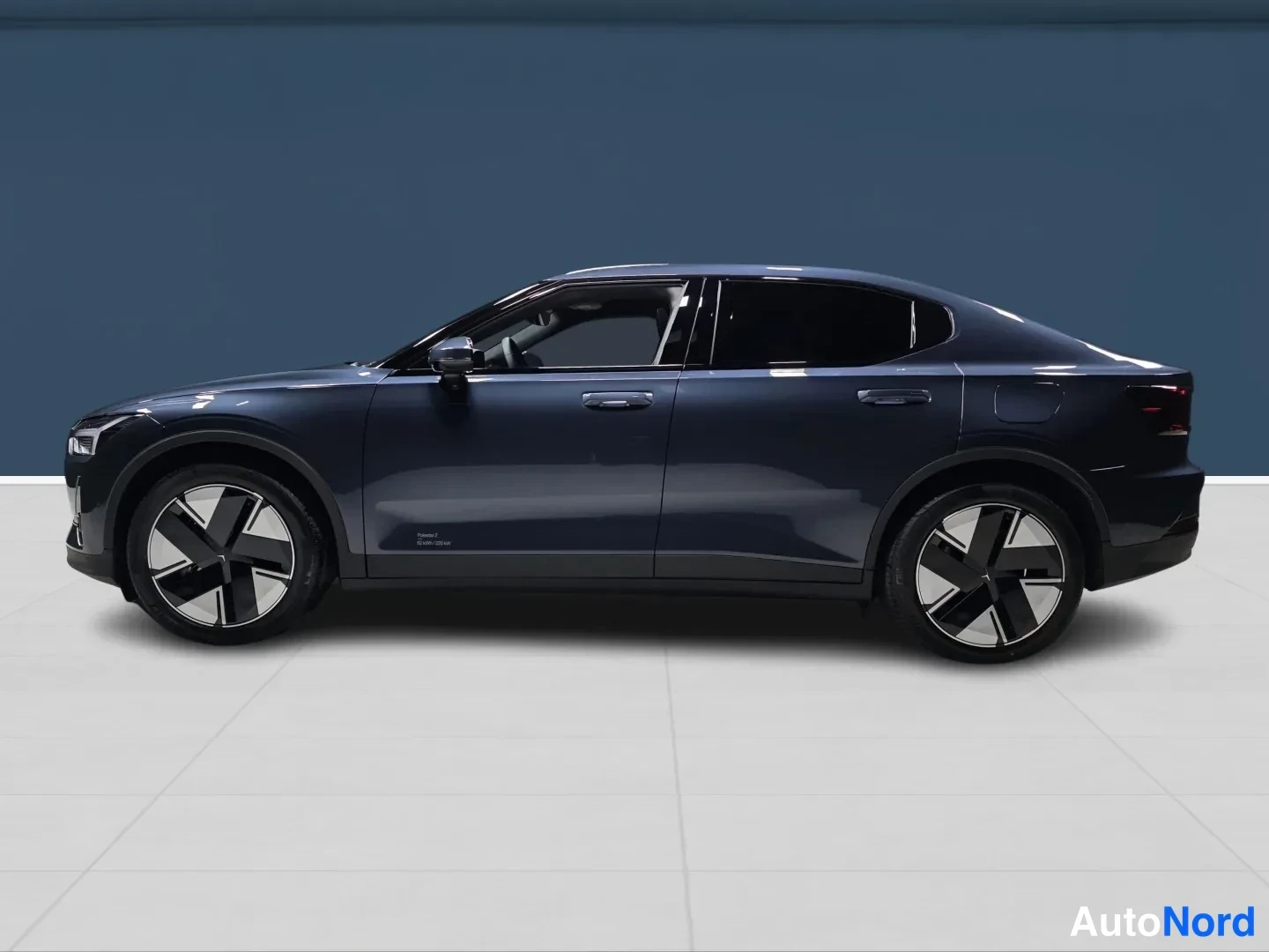 Blue Polestar 2 2026, front three-quarter, nose to the left, photo 2