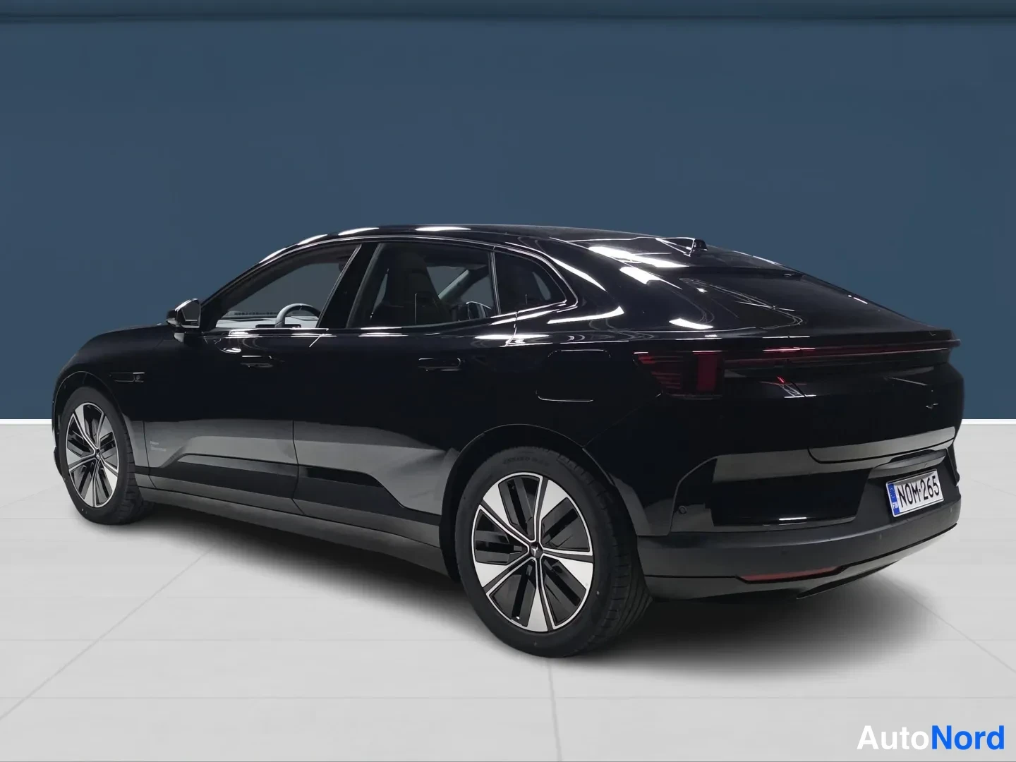 Black Polestar 4 2026, rear three-quarter, photo 5