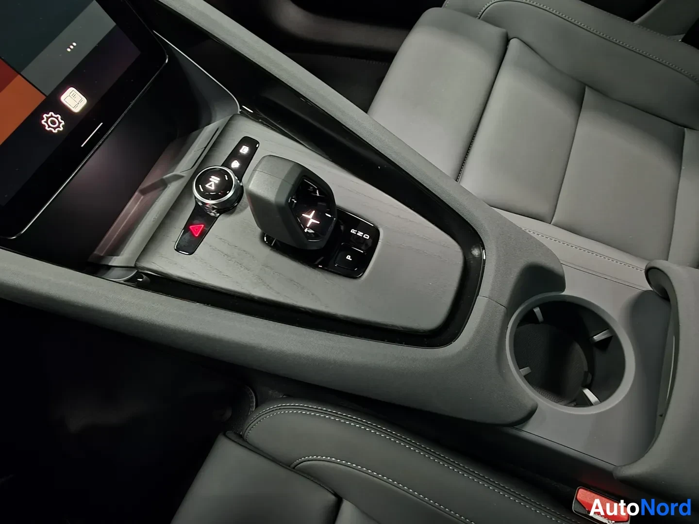 White Polestar 2 2026, photo 13