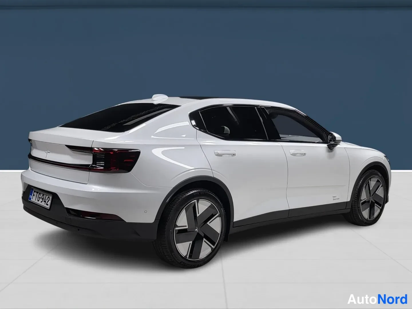 White Polestar 2 2026, photo 4