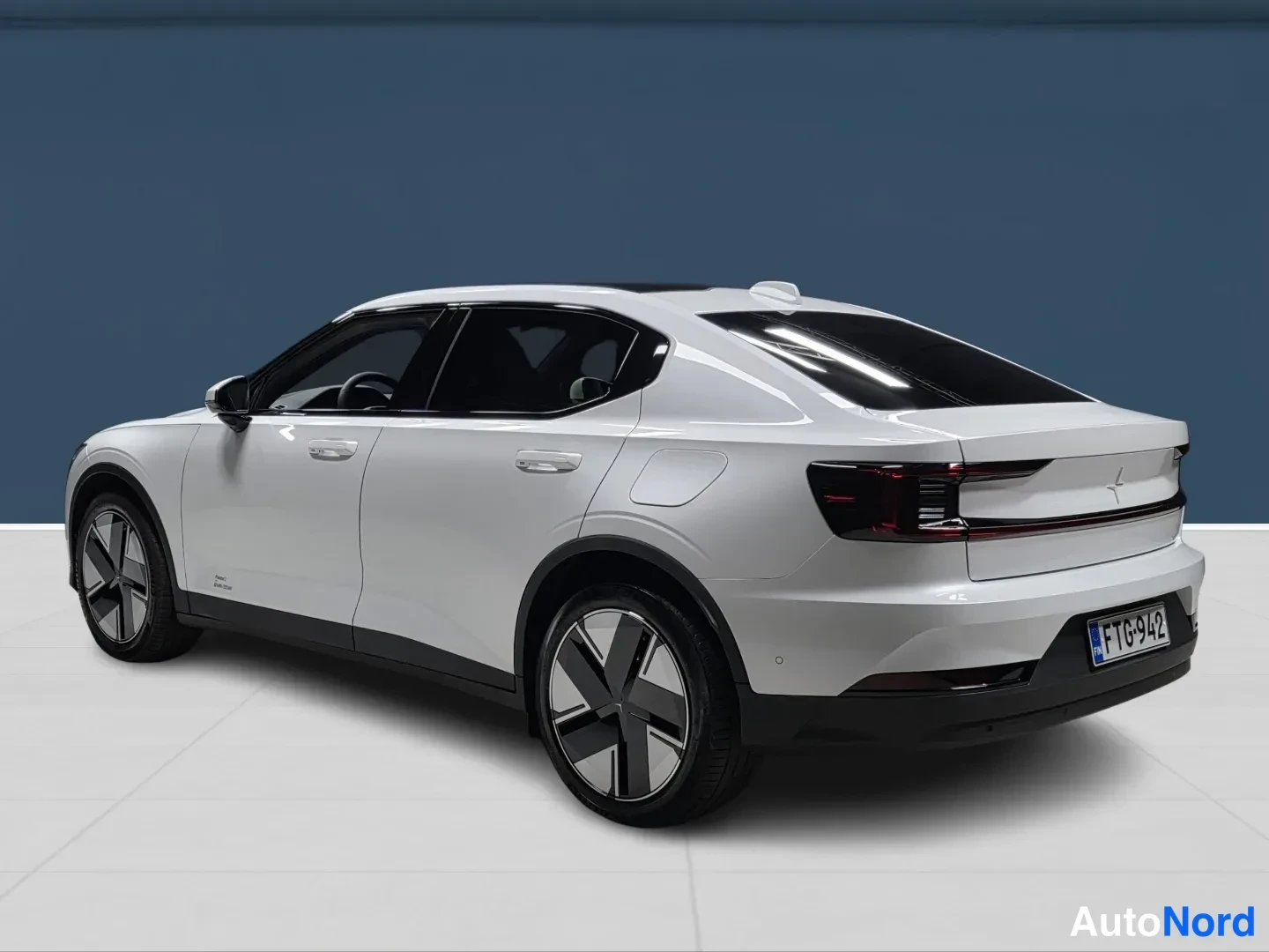 White Polestar 2 2026, photo 5