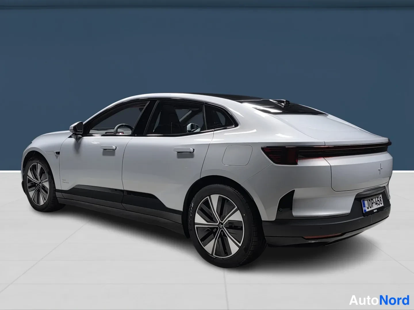 Grey Polestar 4 2026, rear three-quarter, photo 5