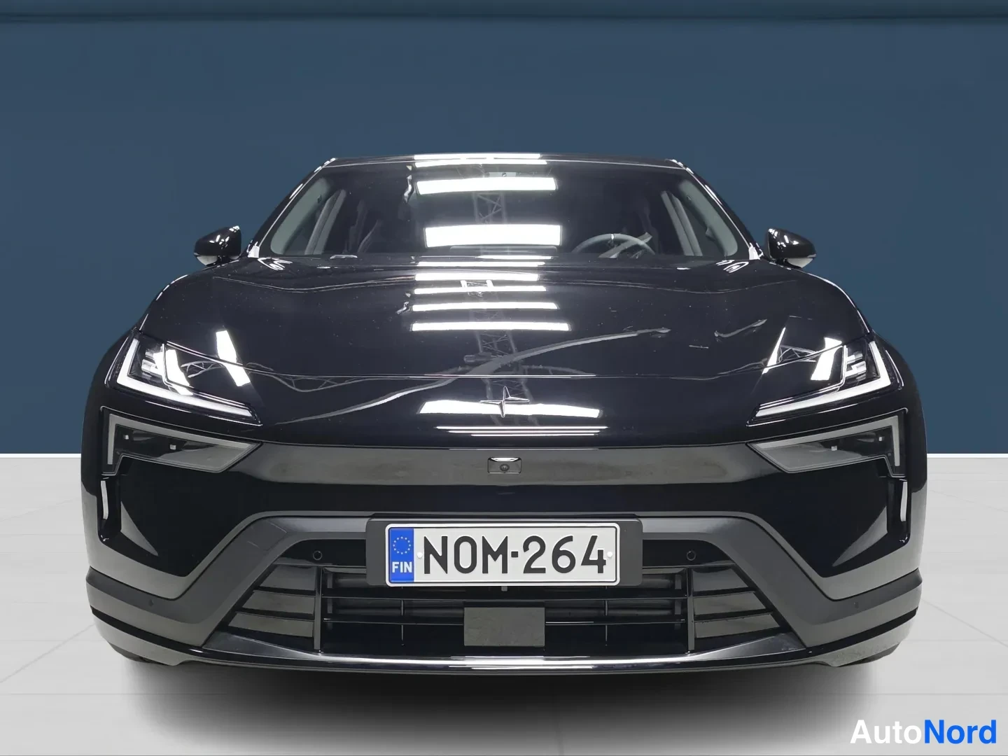 Musta Polestar 4 2026, edestä, kuva 3