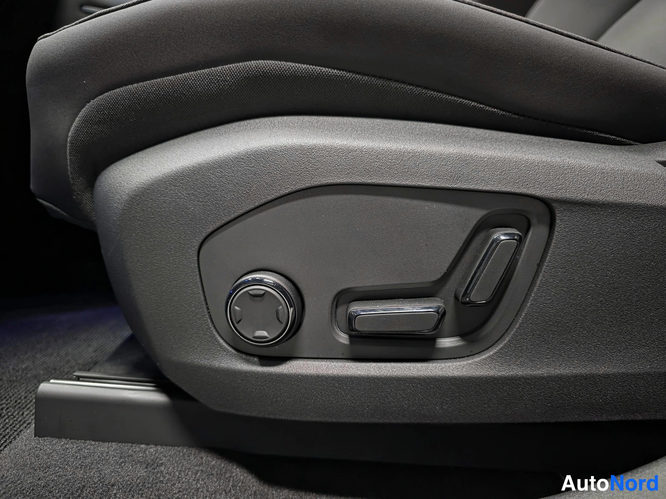 Grey Polestar 4 2026, photo 16