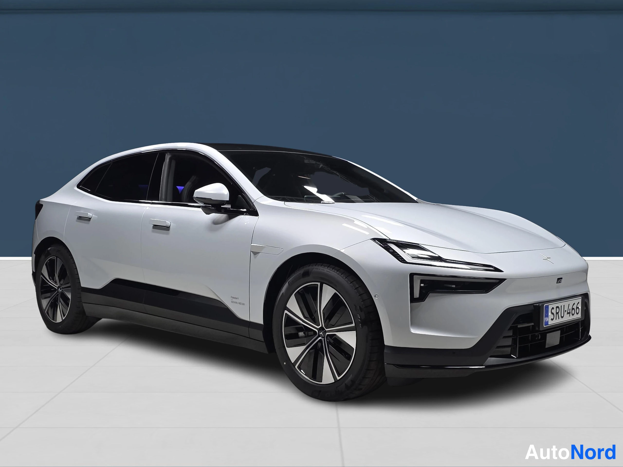 Grey Polestar 4 2026, front three-quarter, nose to the right, photo 2