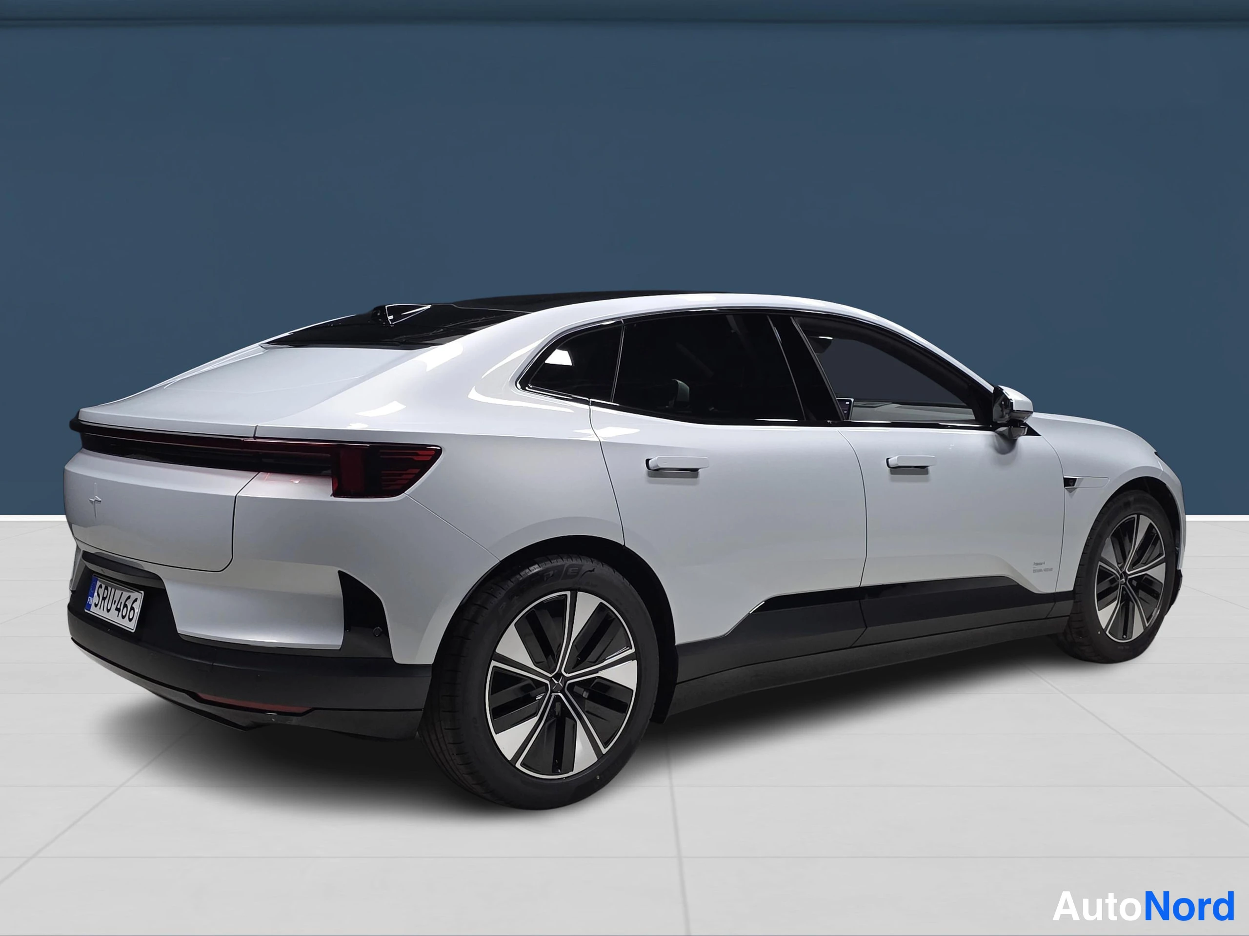 Grey Polestar 4 2026, rear three-quarter, photo 4