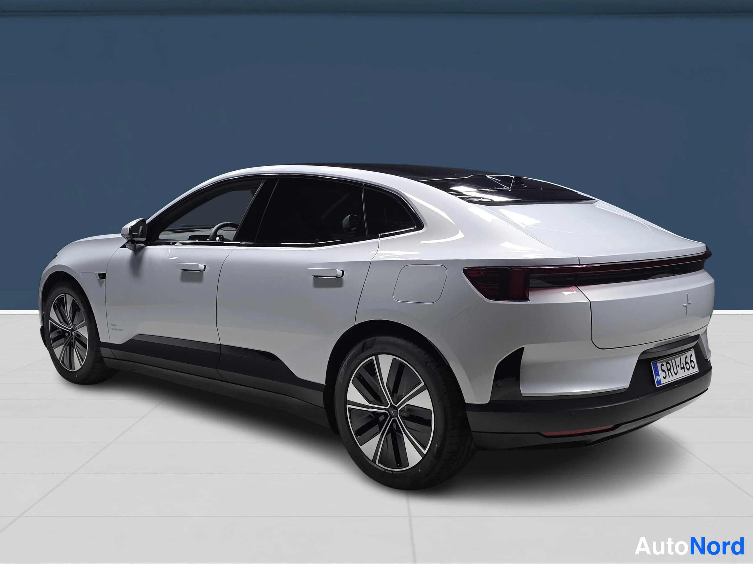 Grey Polestar 4 2026, rear three-quarter, photo 5