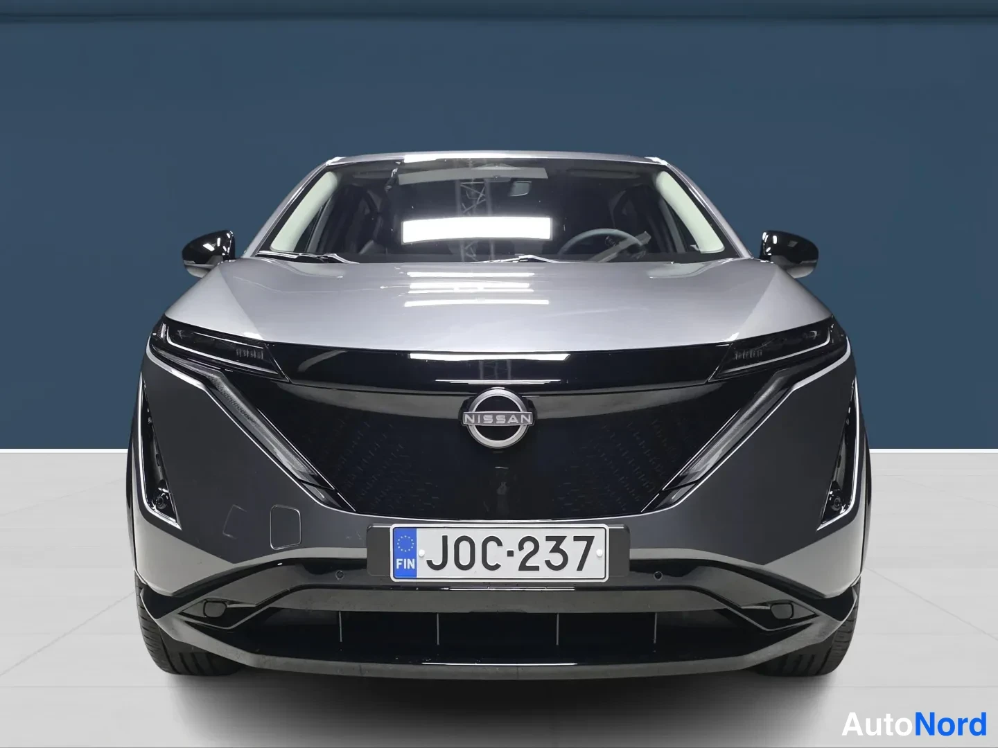 Harmaa Nissan Ariya 2026, edestä, kuva 3