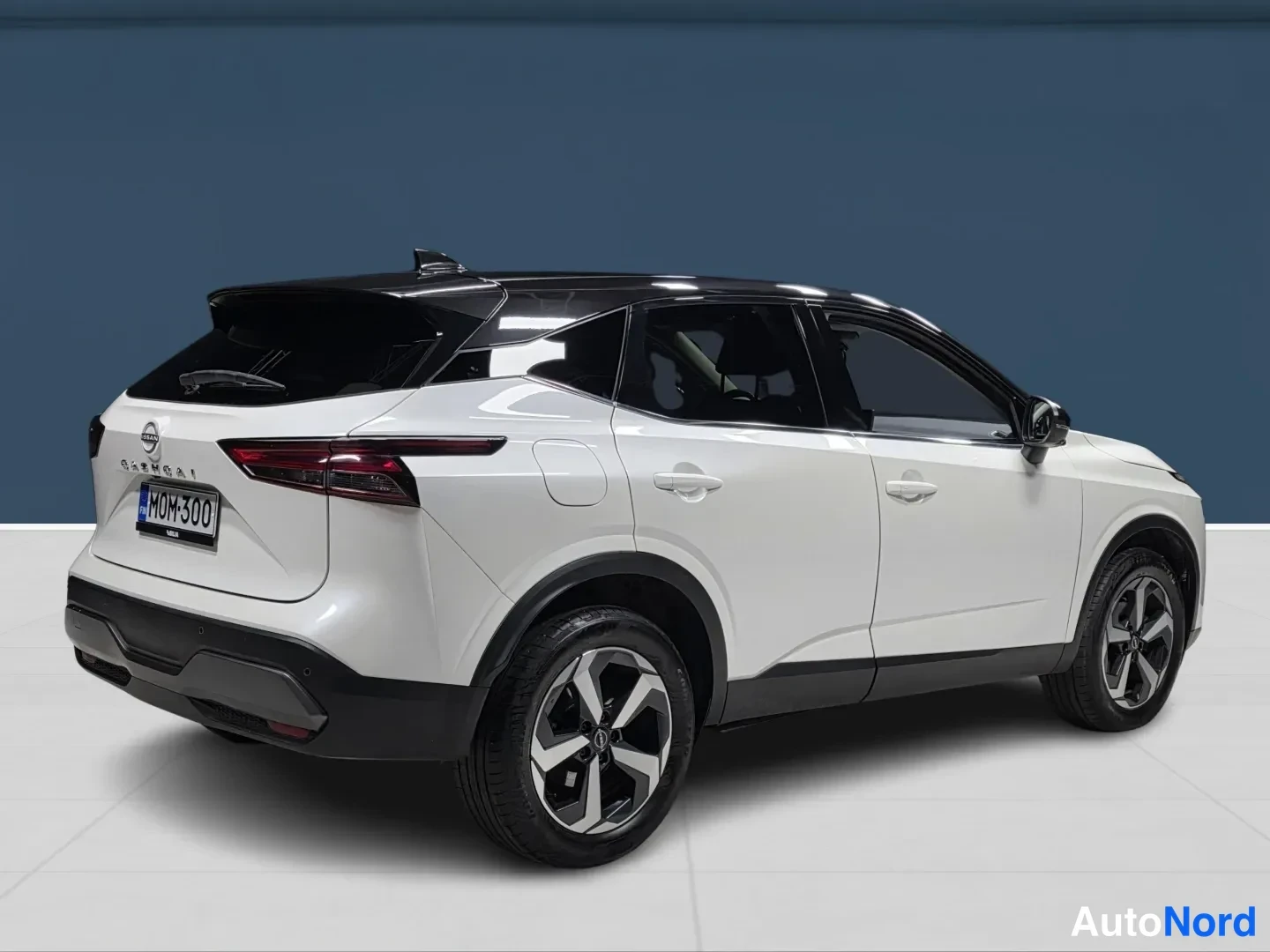 White Nissan Qashqai 2022, rear three-quarter, photo 4