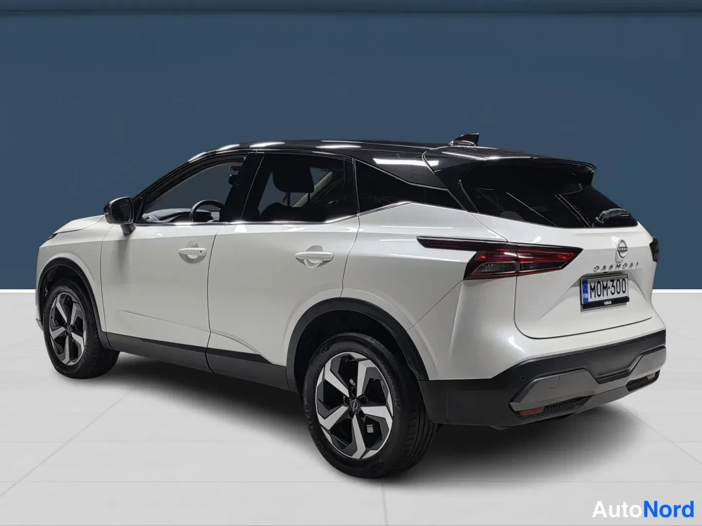 White Nissan Qashqai 2022, rear three-quarter, photo 5
