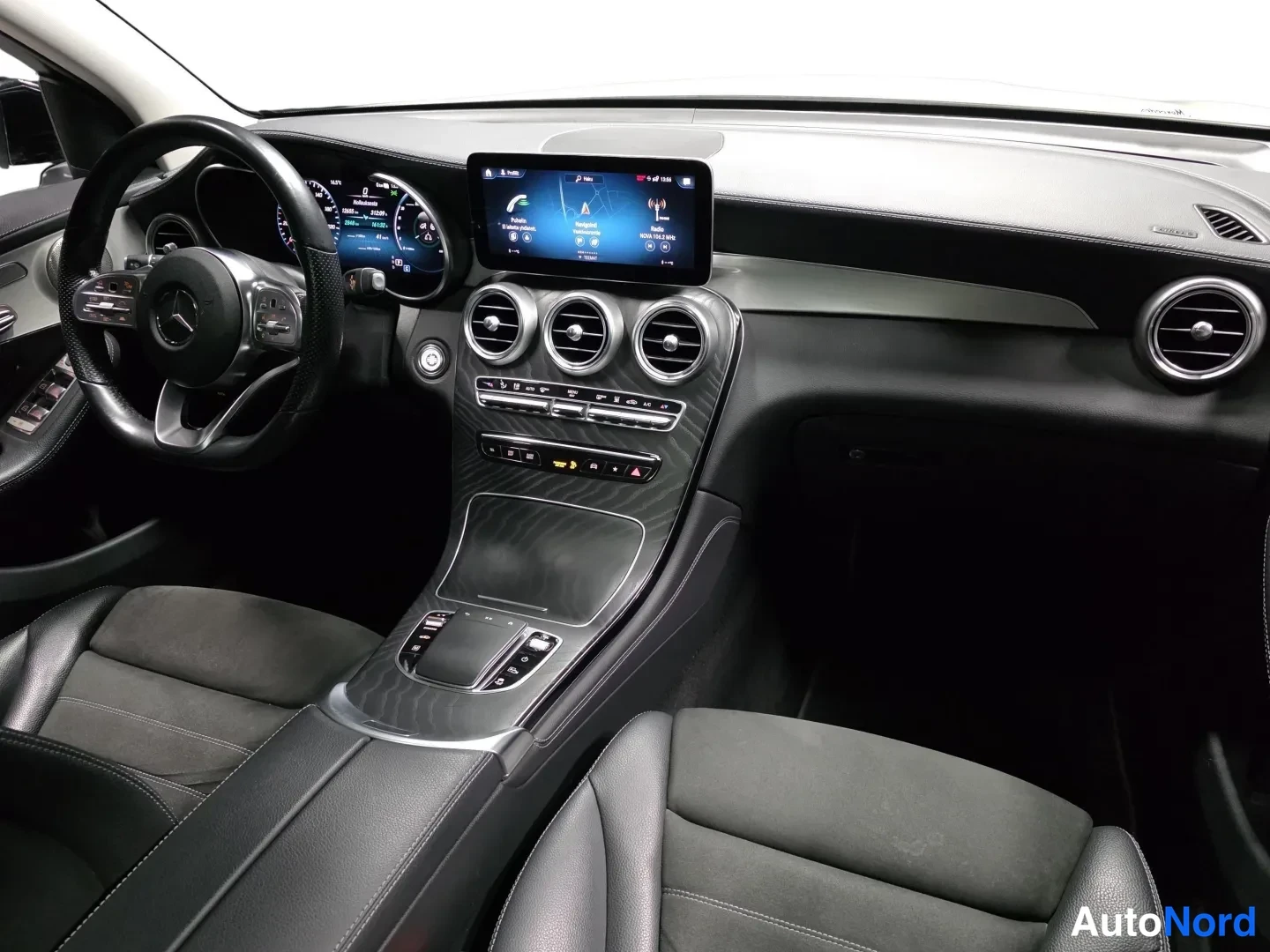 White Mercedes-Benz GLC 2021, photo 11