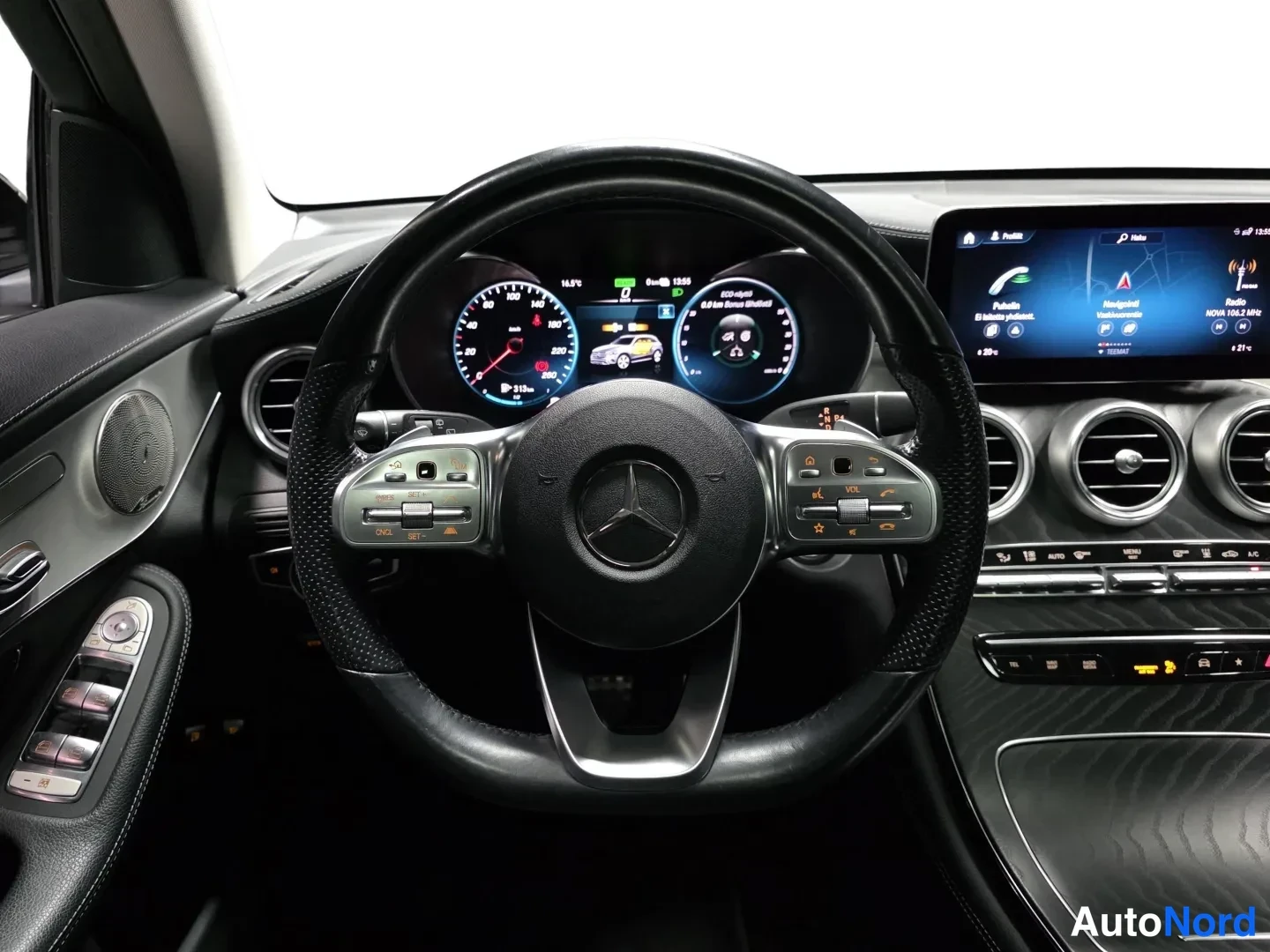 White Mercedes-Benz GLC 2021, detail, photo 10