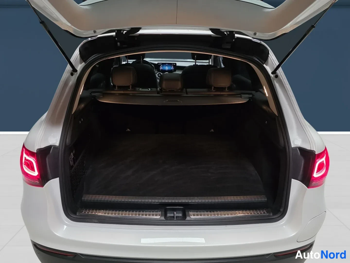 White Mercedes-Benz GLC 2021, rear, photo 7