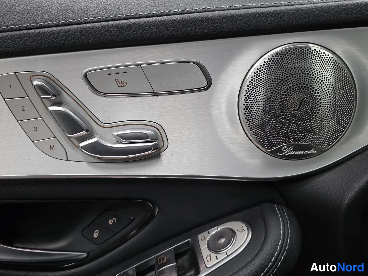 White Mercedes-Benz GLC 2021, photo 17