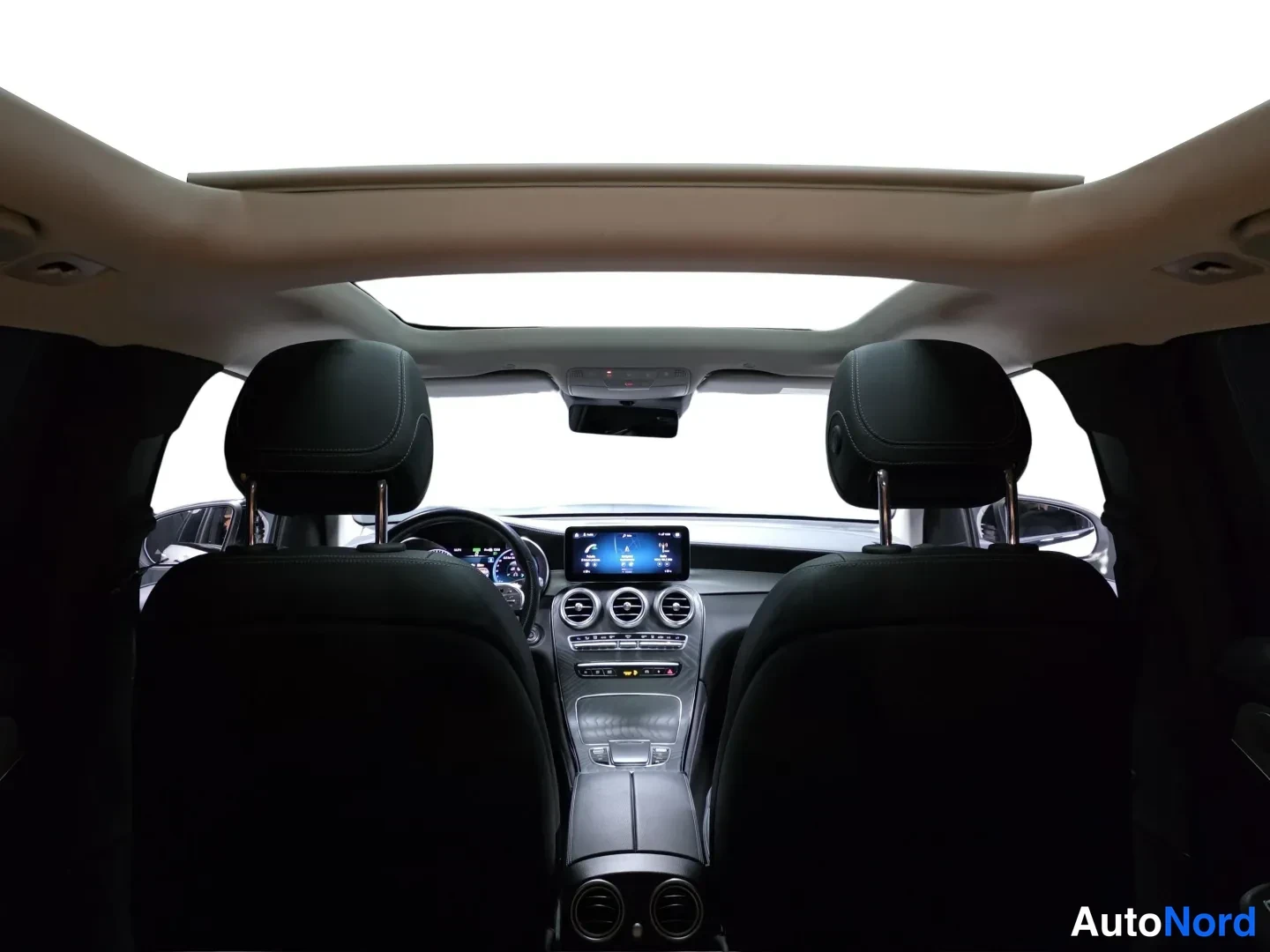 White Mercedes-Benz GLC 2021, photo 18